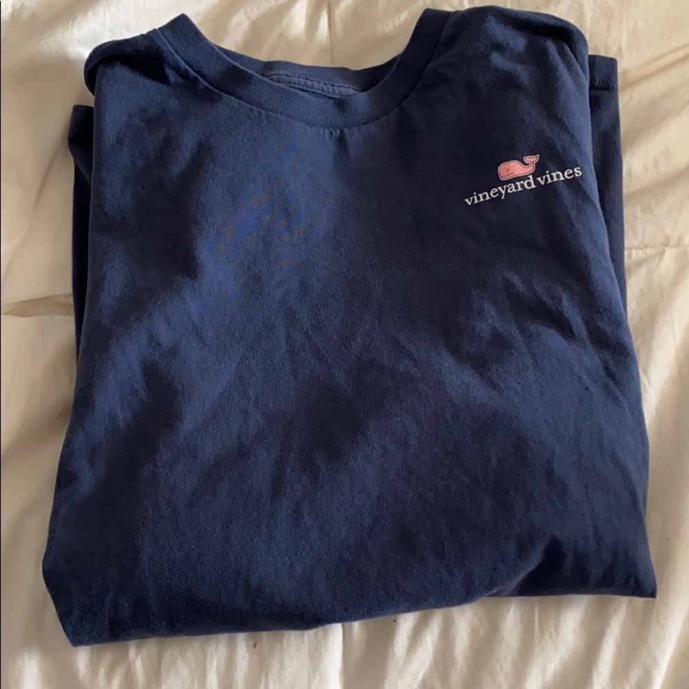 Classic vineyard vines tee